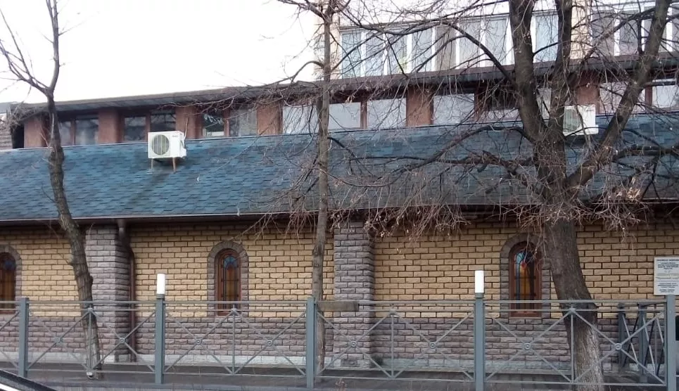 Стабилизация несущих конструкций административного здания при чрезмерных неравномерных осадках фундаментов
