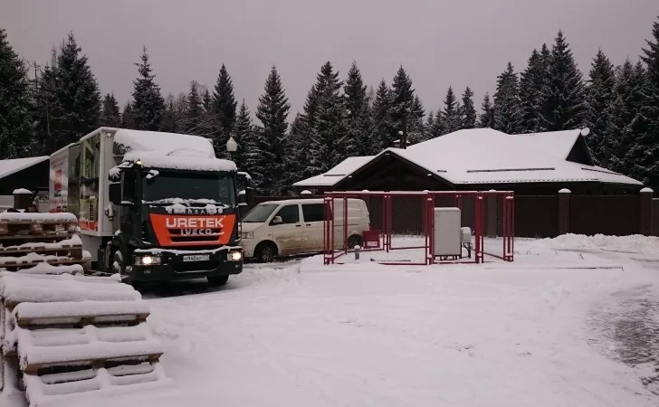 Ликвидация просадки частного жилого дома после дождливого периода
